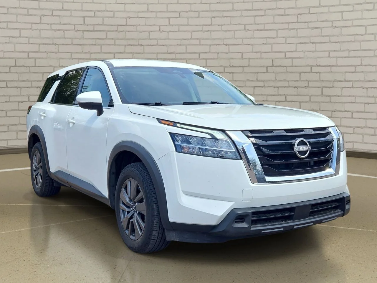 Used 2022 White Nissan S image 2