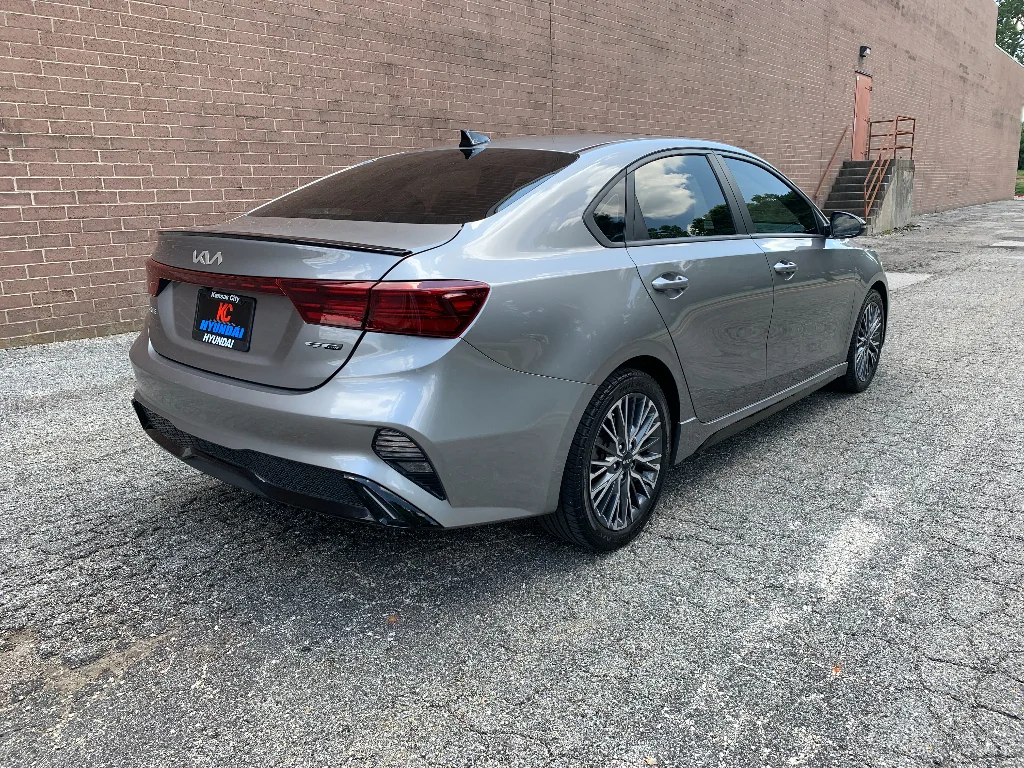 Used 2022 Steel Gray Kia GT-Line image 5