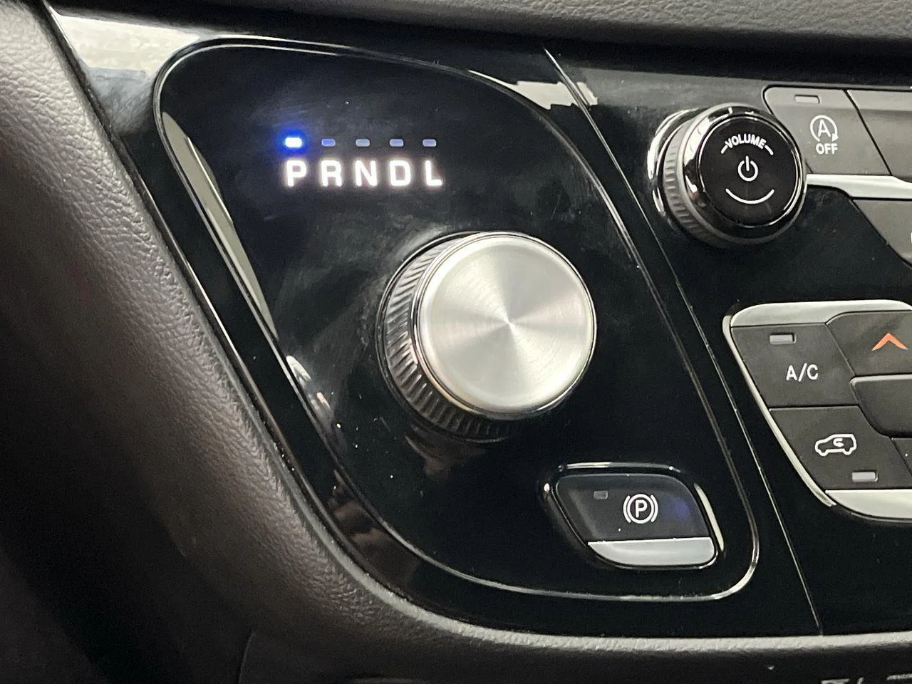 2025 Chrysler Pacifica Select - Photo 25