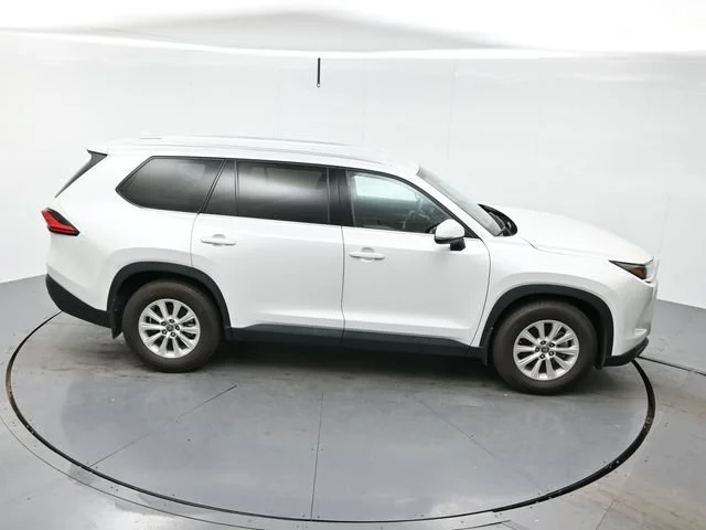 Used 2024 Wind Chill Pearl Toyota XLE image 24