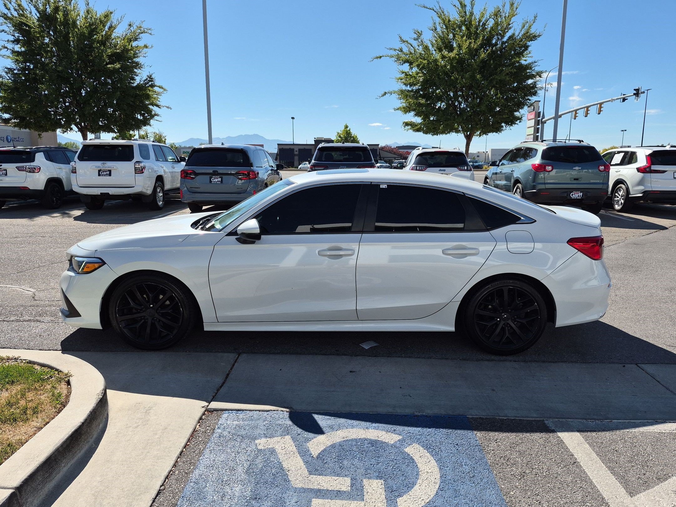 Used 2022 Platinum White Pearl Honda Touring image 6