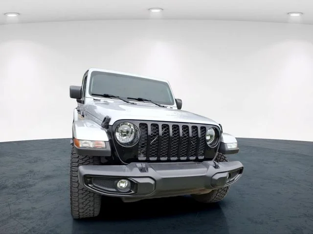 Used 2022 Silver Jeep Sport image 7