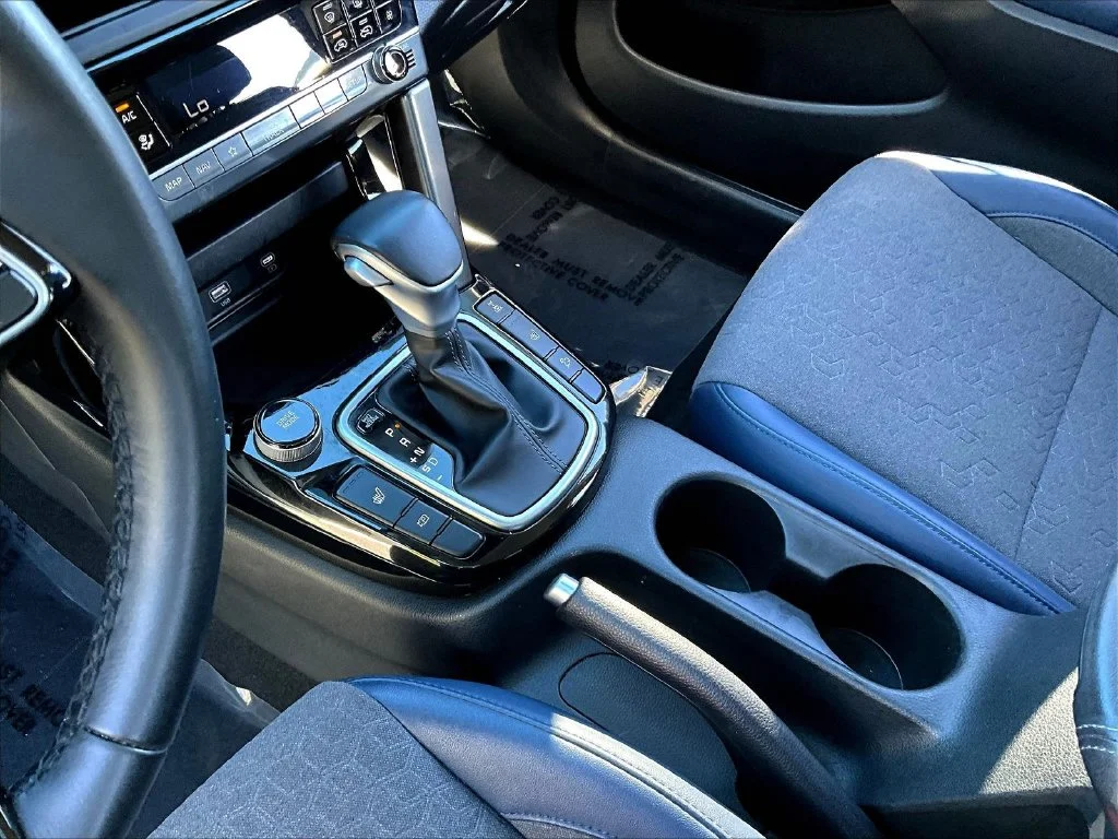 Used 2024 White Kia S image 19