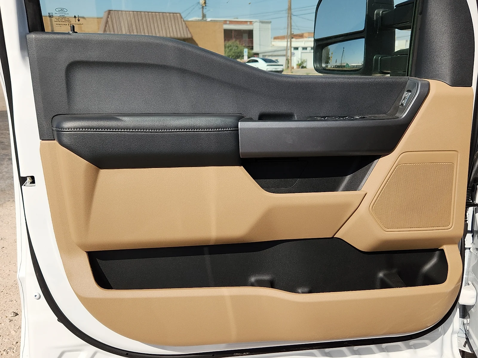 New 2027 Oxford White Ford XLT image 14