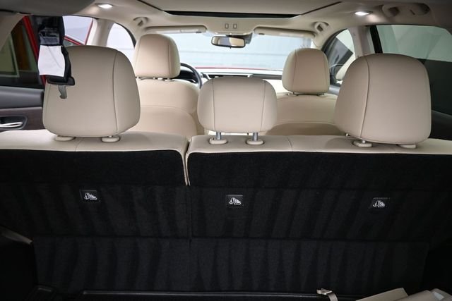 Used 2022 Red Nissan Platinum image 10