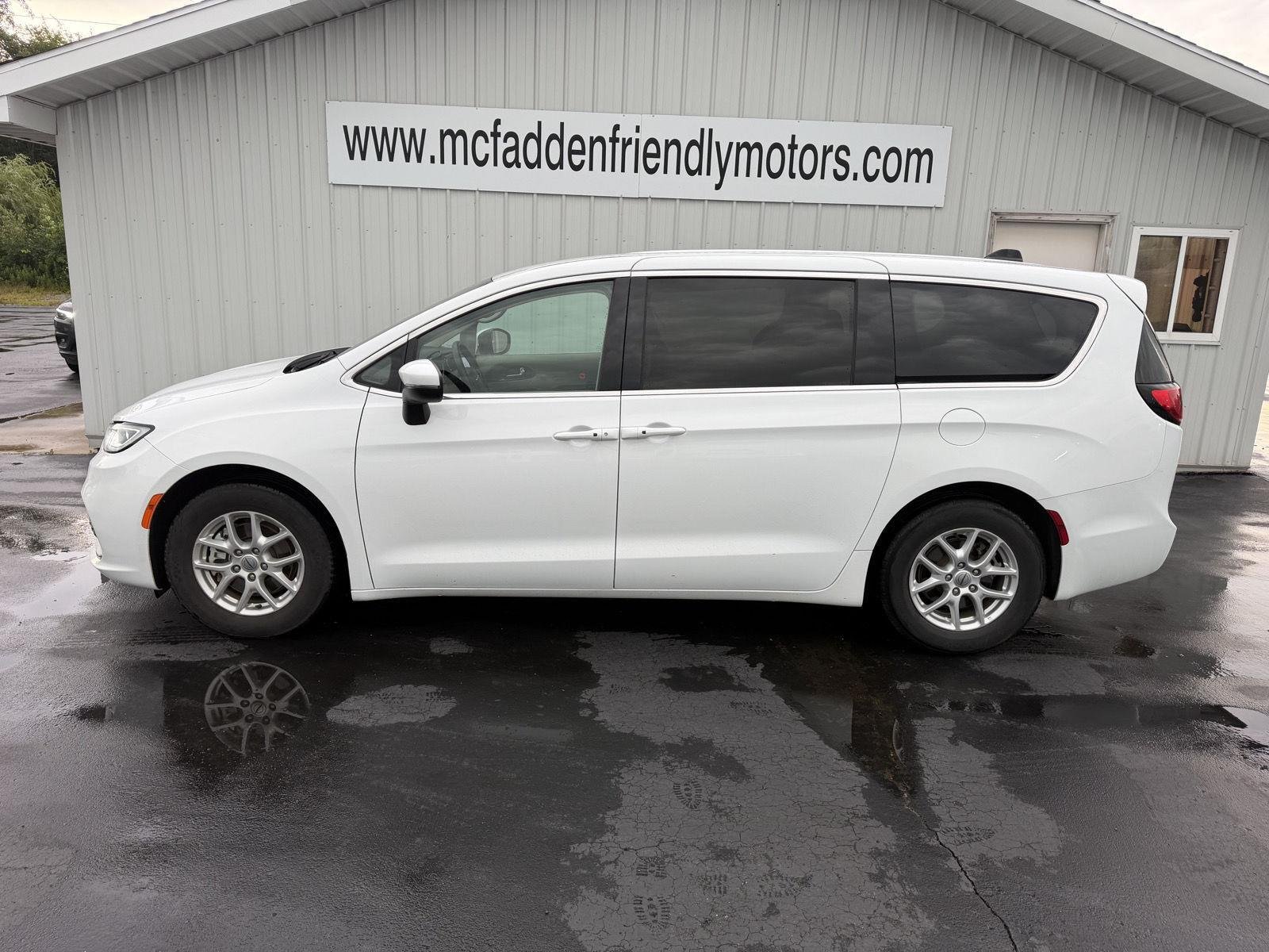 Used 2023 Bright White Clearcoat Chrysler Touring L image 6