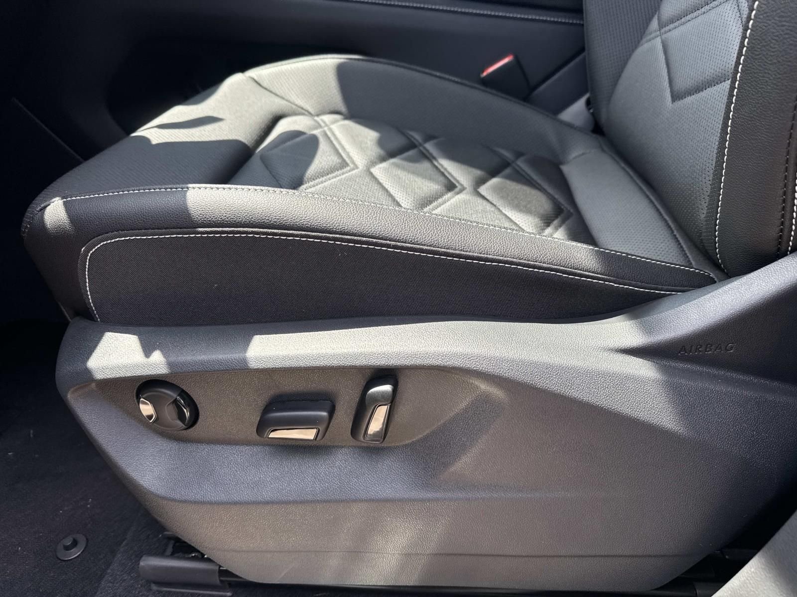 New 2026 Black Volkswagen SE w/Technology image 10