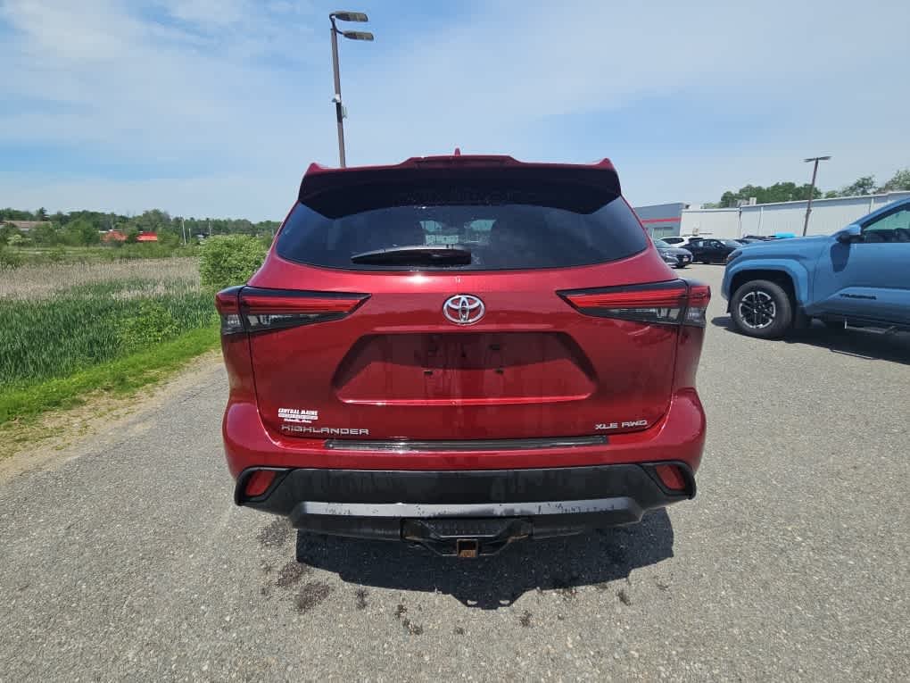 Used 2021 Ruby Flare Pearl Toyota XLE image 5