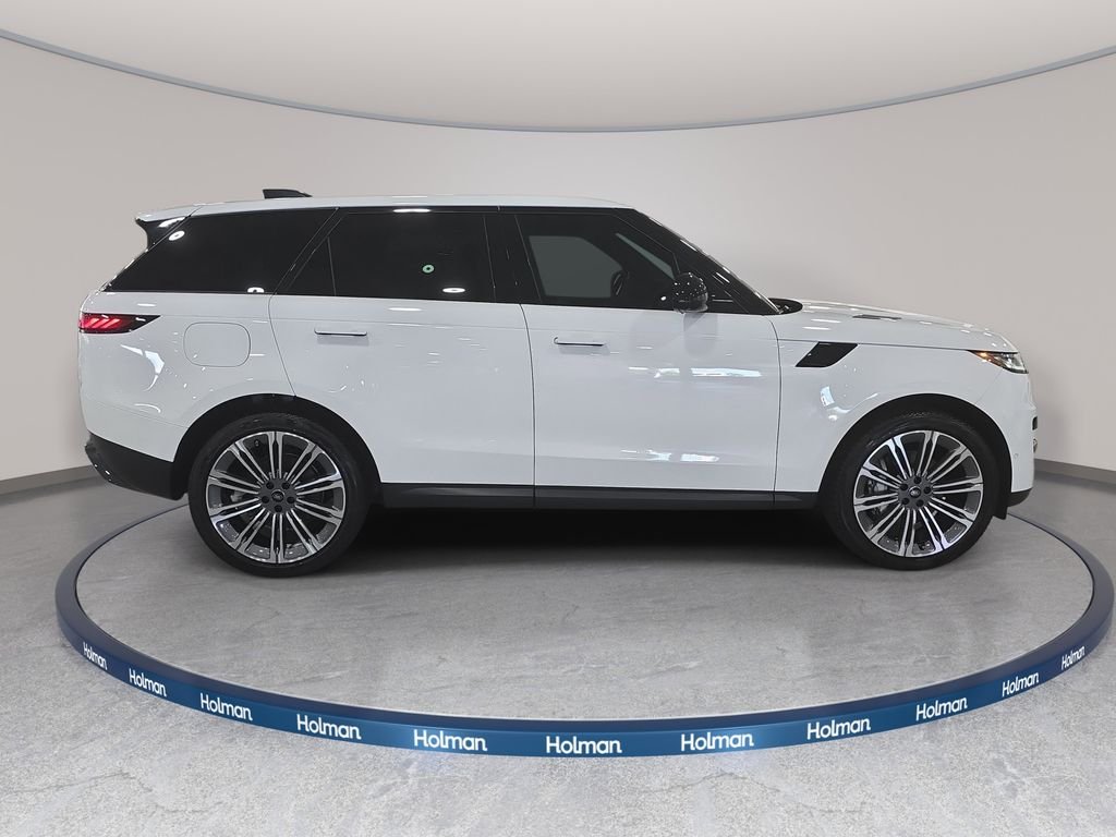 Used 2024 Fuji White Land Rover SE image 5