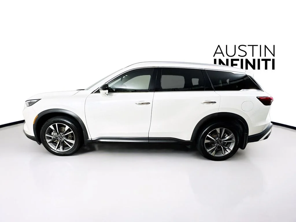 Certified Used 2025 White INFINITI LUXE image 6