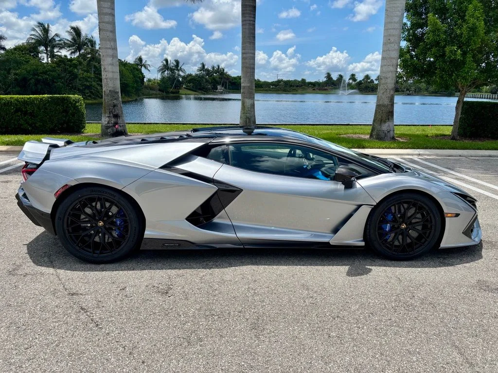 New 2026 Grigio Lamborghini Base image 3