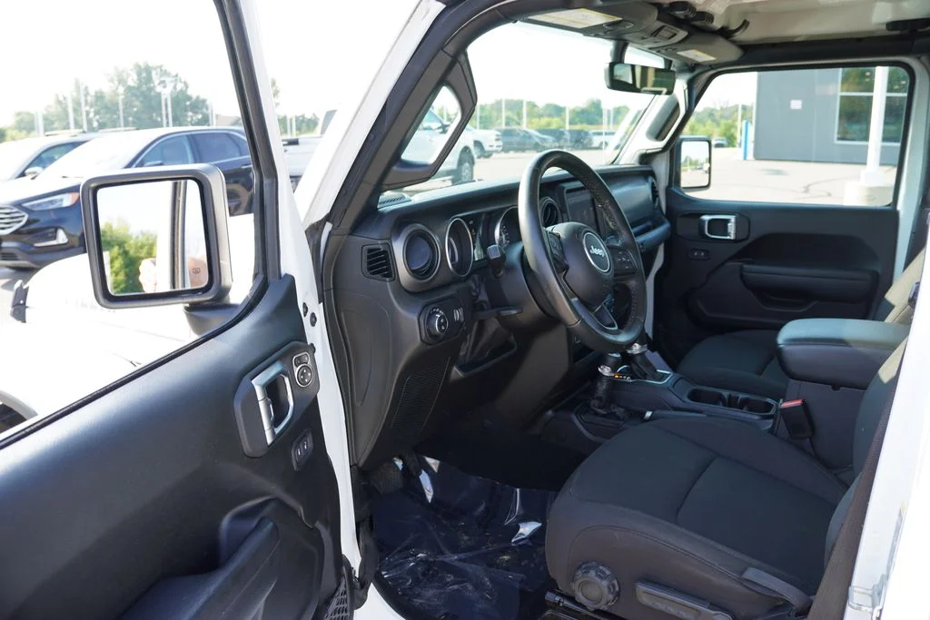 Used 2023 White Jeep Willys image 14