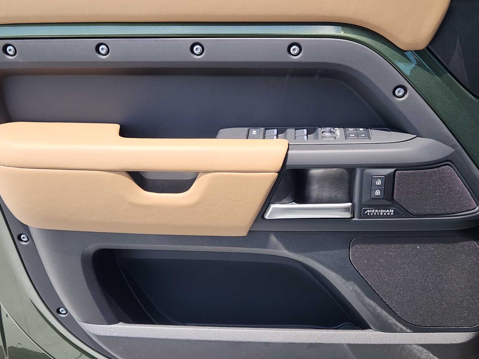 New 2026 Woolstone Green LAND ROVER X-Dynamic SE image 22