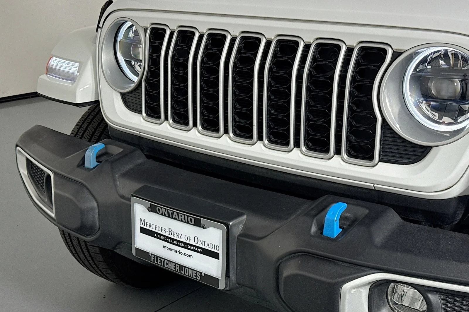 Used 2024 BRIGHT WHITE Jeep Sahara image 12