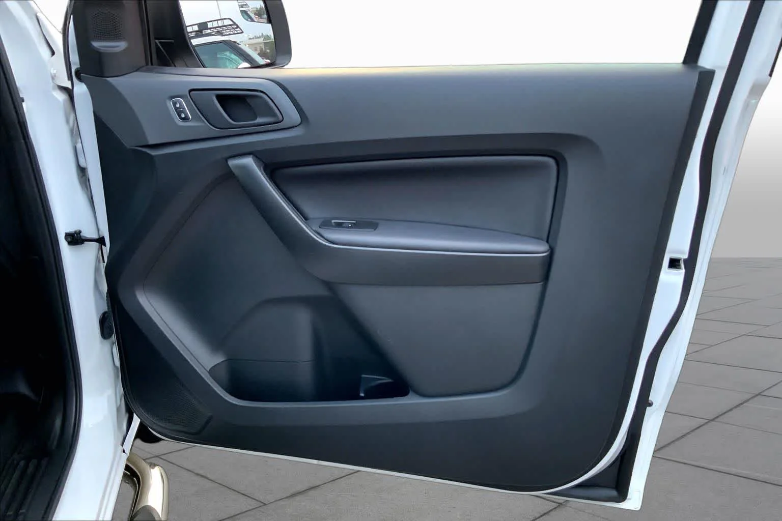 Used 2023 Oxford White Ford XL image 23