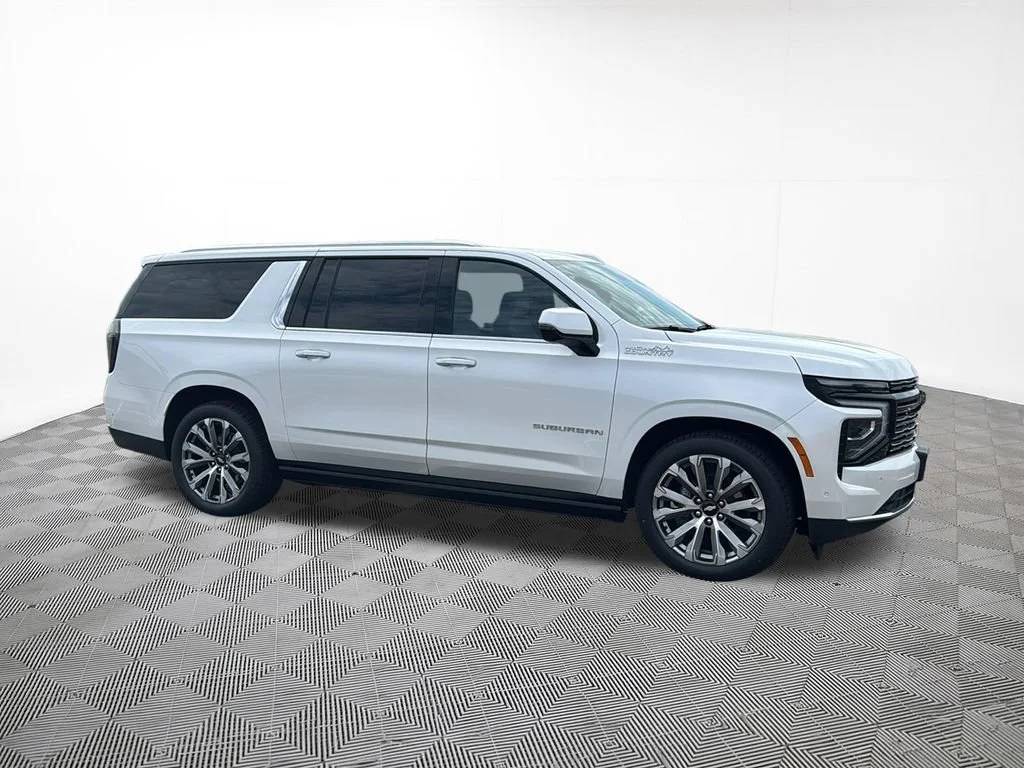 Used 2025 Iridescent Pearl Tricoat Chevrolet High Country image 5