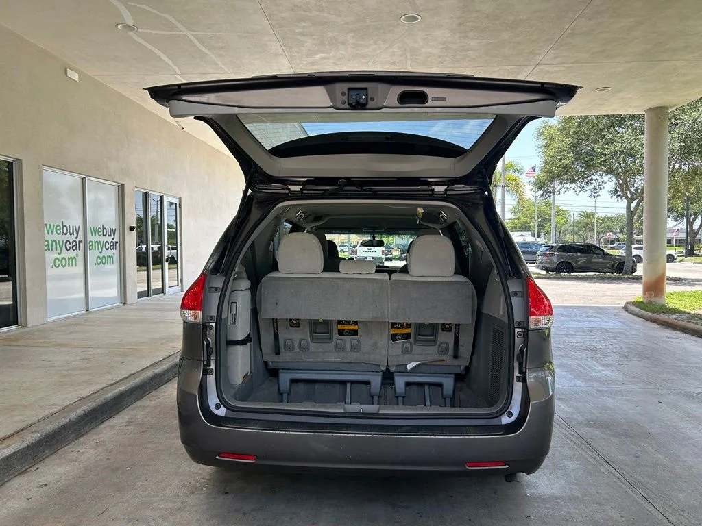 Used 2014 Gray Toyota LE image 30