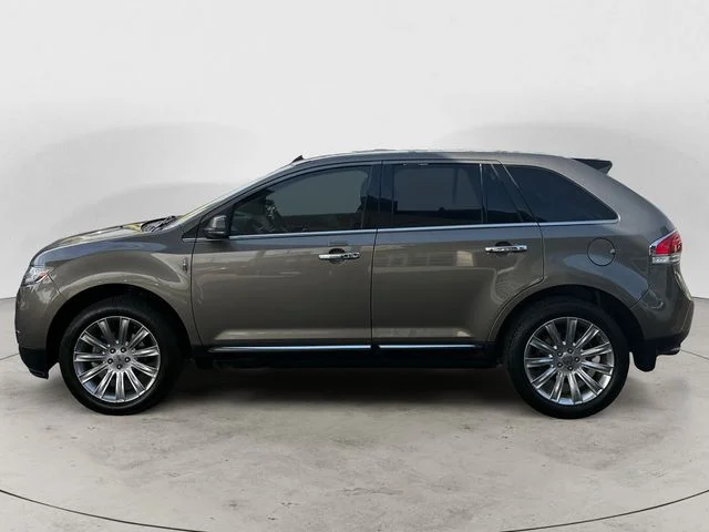 Used 2012 Gray Lincoln Base image 8