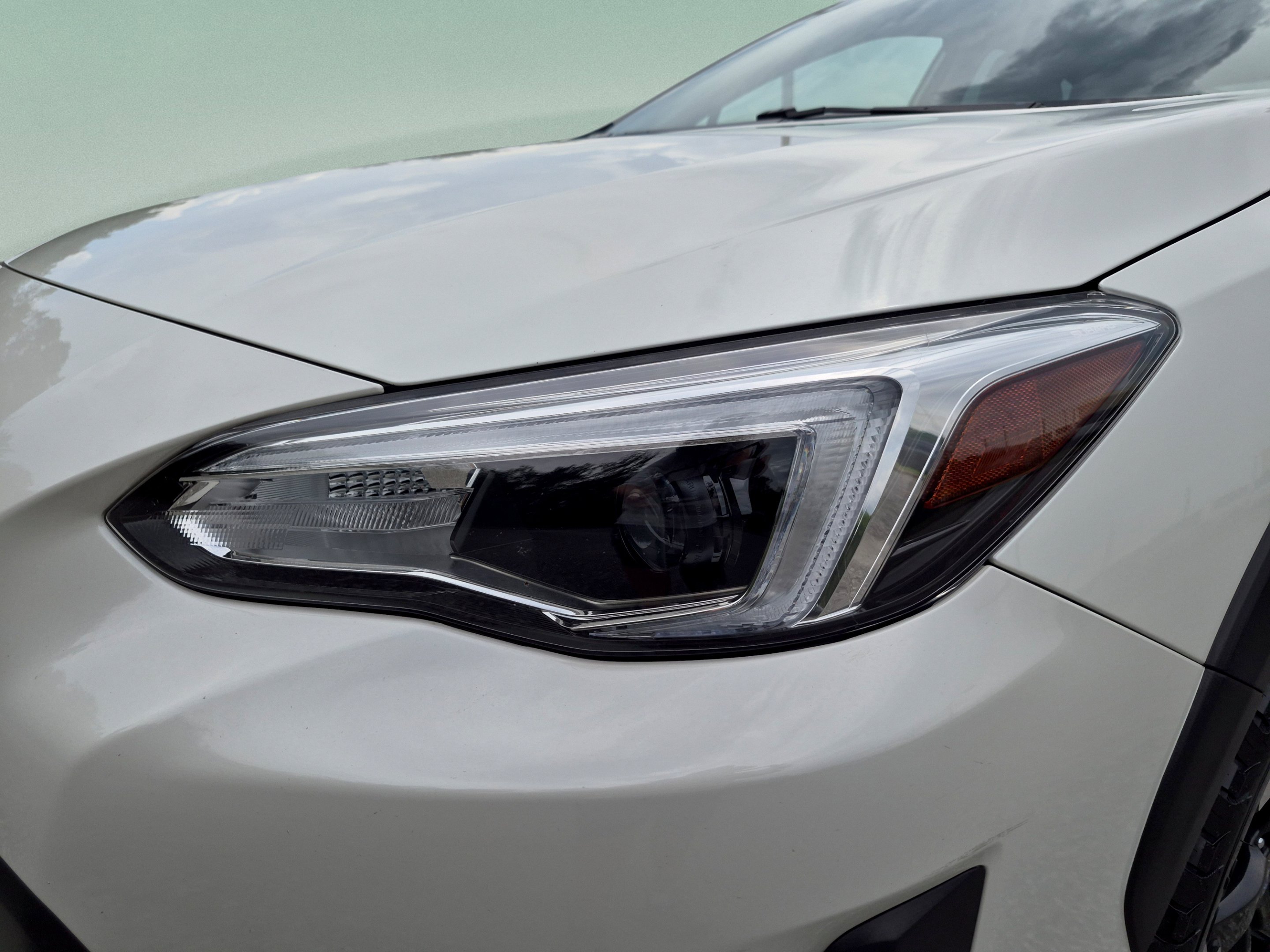 Used 2022 Crystal White Pearl Subaru Limited image 16