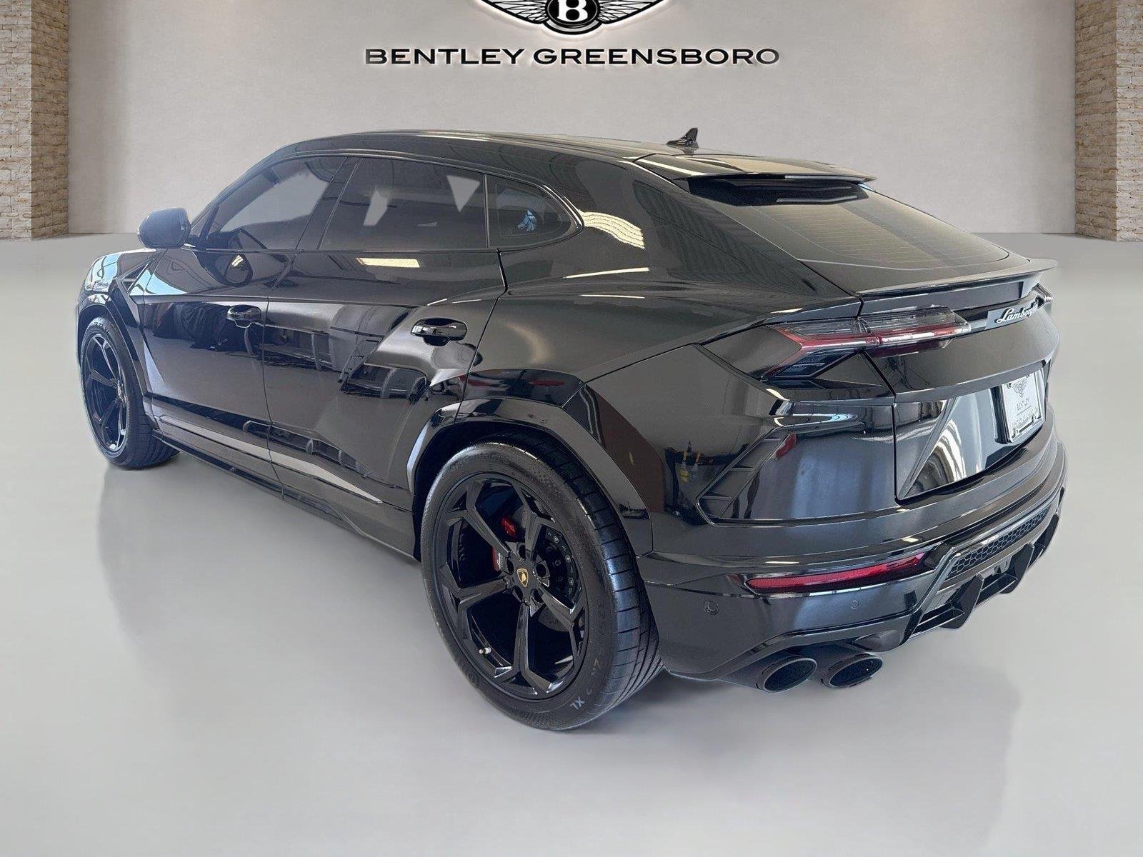 Used 2020 Nero Helene Metallic Lamborghini Base image 3