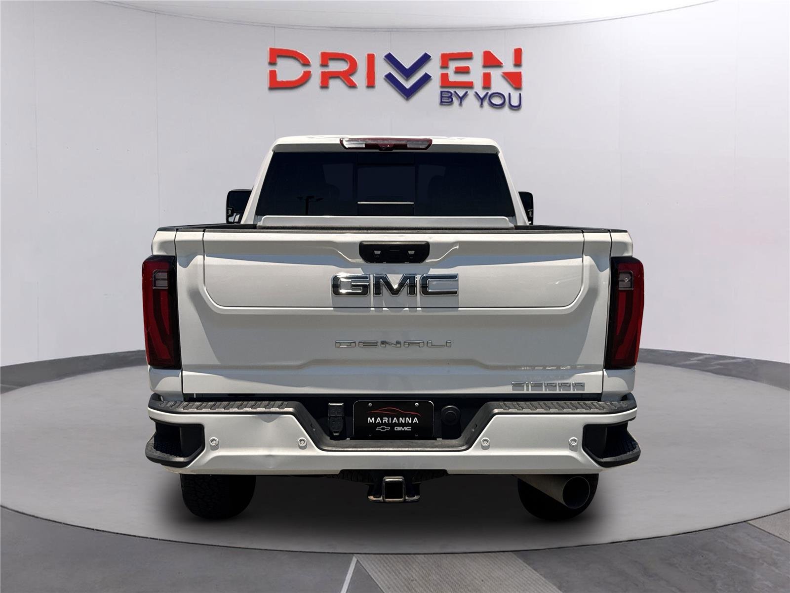Used 2024 White Frost Tricoat GMC Denali Ultimate image 5