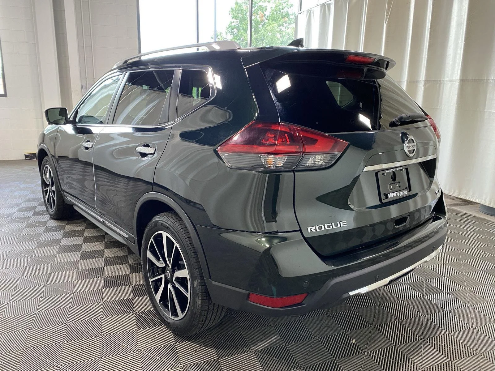 Used 2020 Midnight Pine Metallic Nissan SL image 5