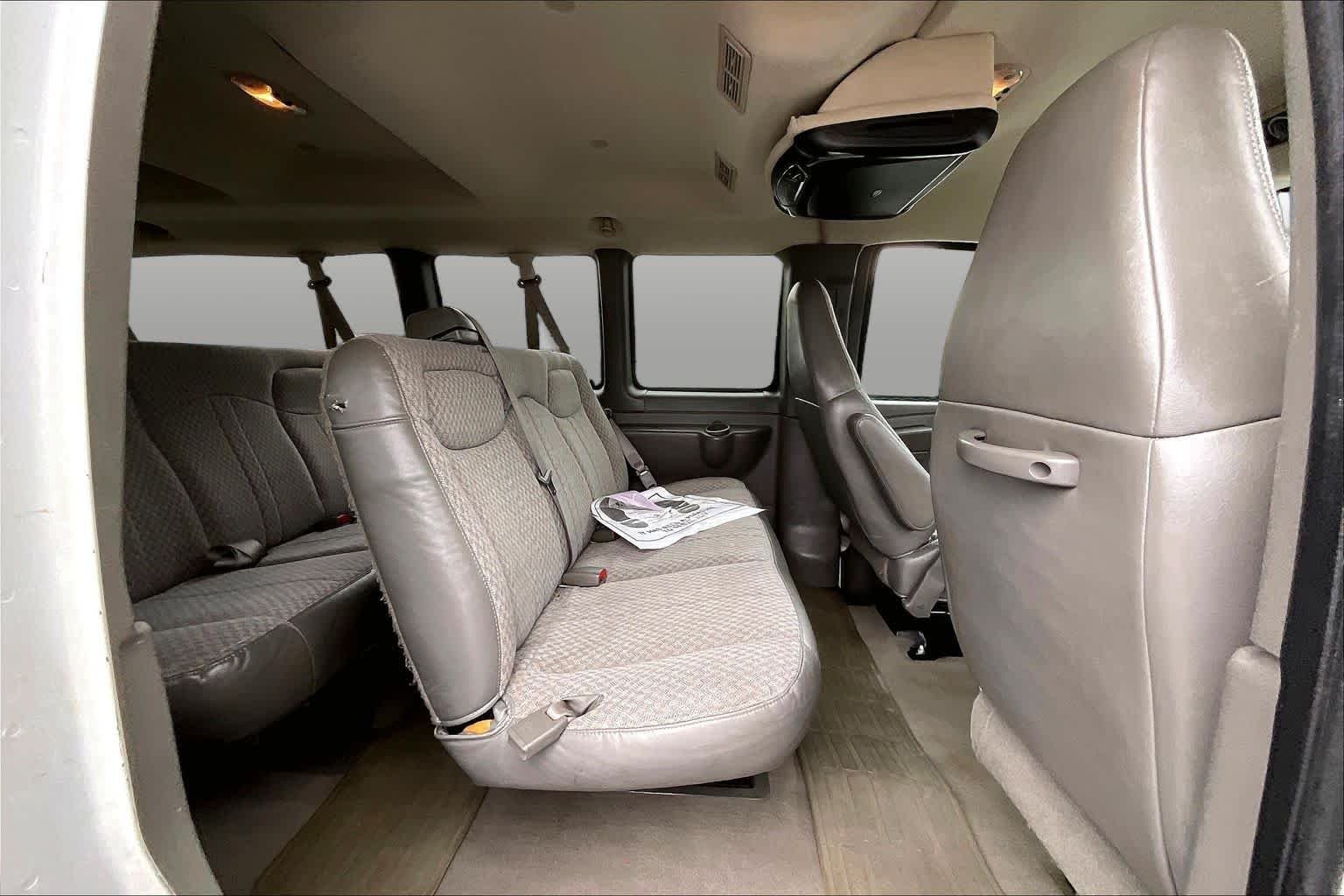 Used 2007 Summit White Chevrolet  image 18