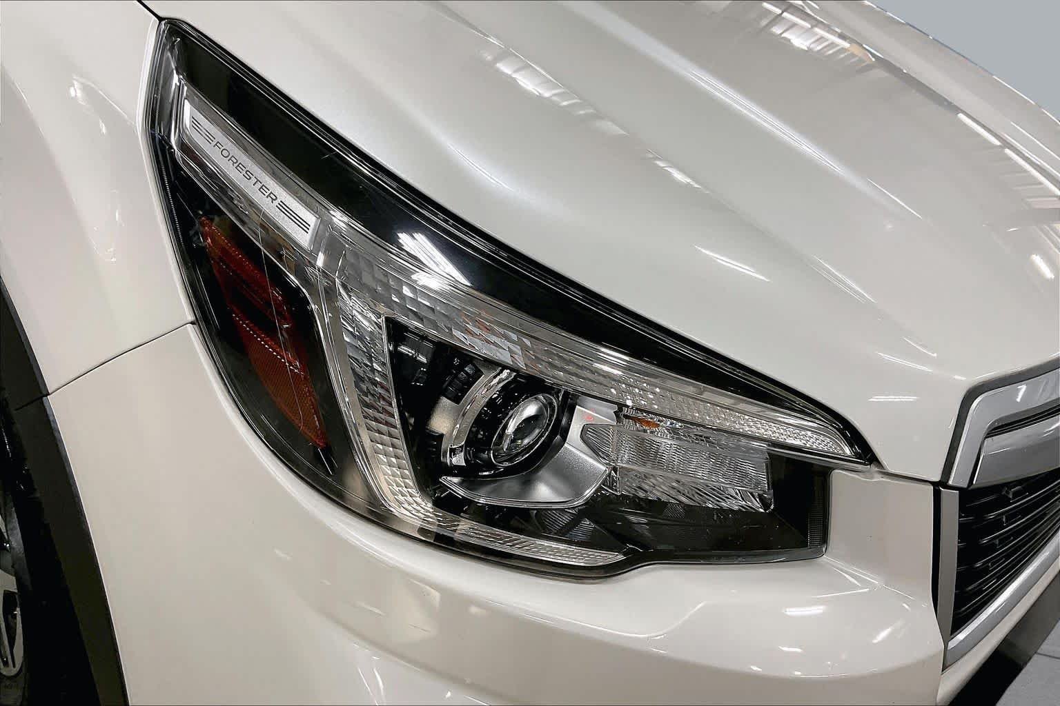 Used 2019 Crystal White Pearl Subaru Premium image 28