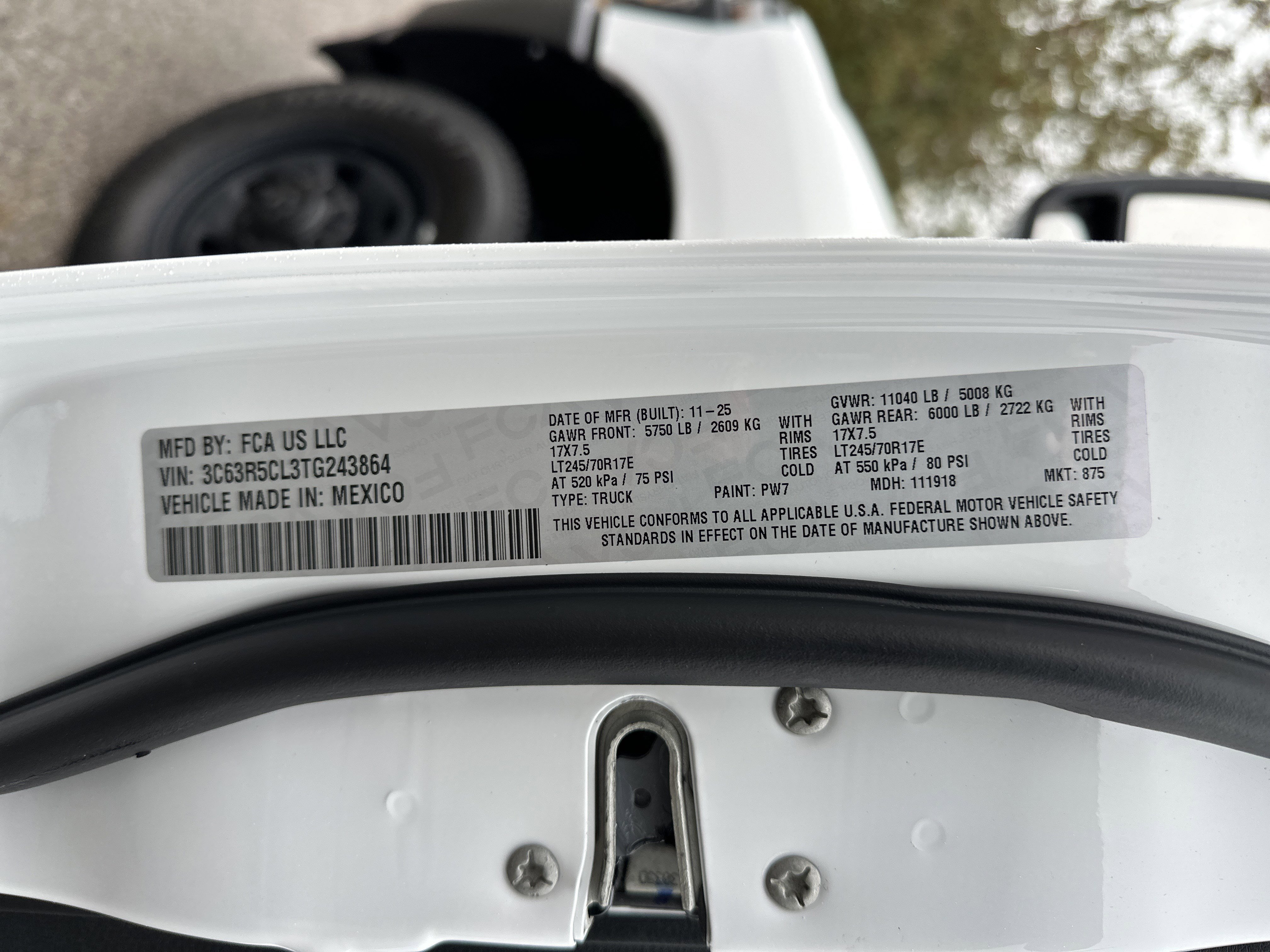New 2026 Bright White Clear-Coat Exterior Paint RAM Tradesman image 31