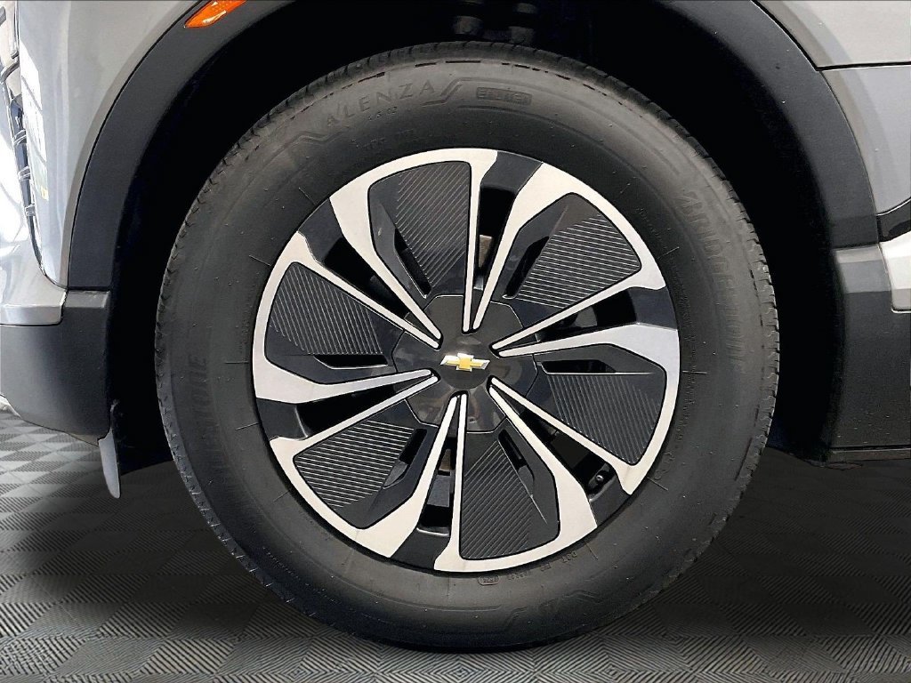 Used 2024 Gray Chevrolet LT image 7