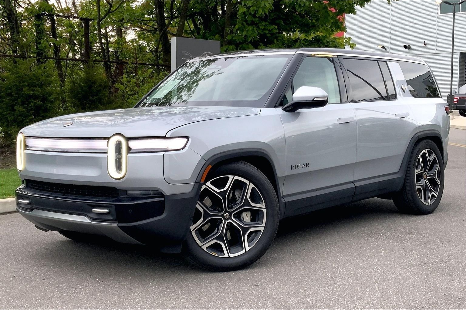 2025 Rivian R1S Adventure Dual Standard's photo