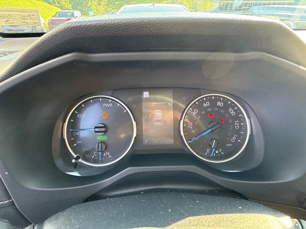 Used 2022 Silver Toyota LE image 8