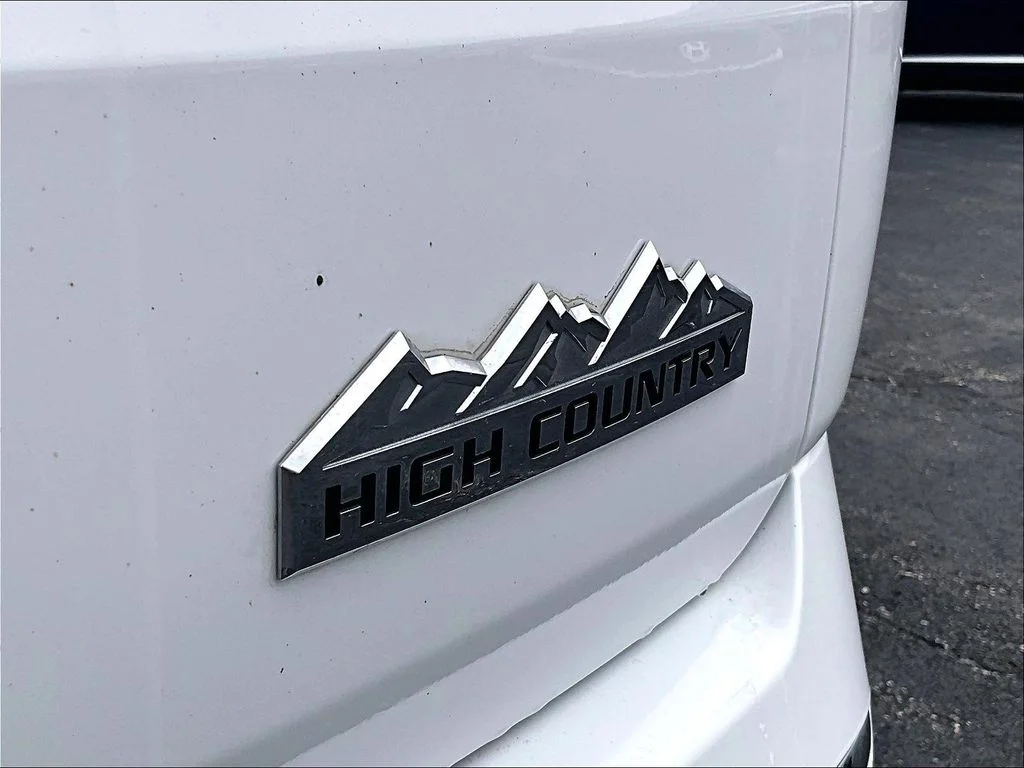 Used 2021 White Chevrolet High Country image 8