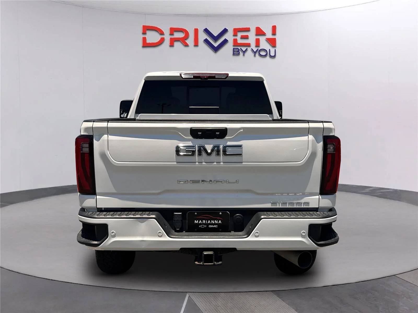 Used 2024 White Frost Tricoat GMC Denali Ultimate image 5