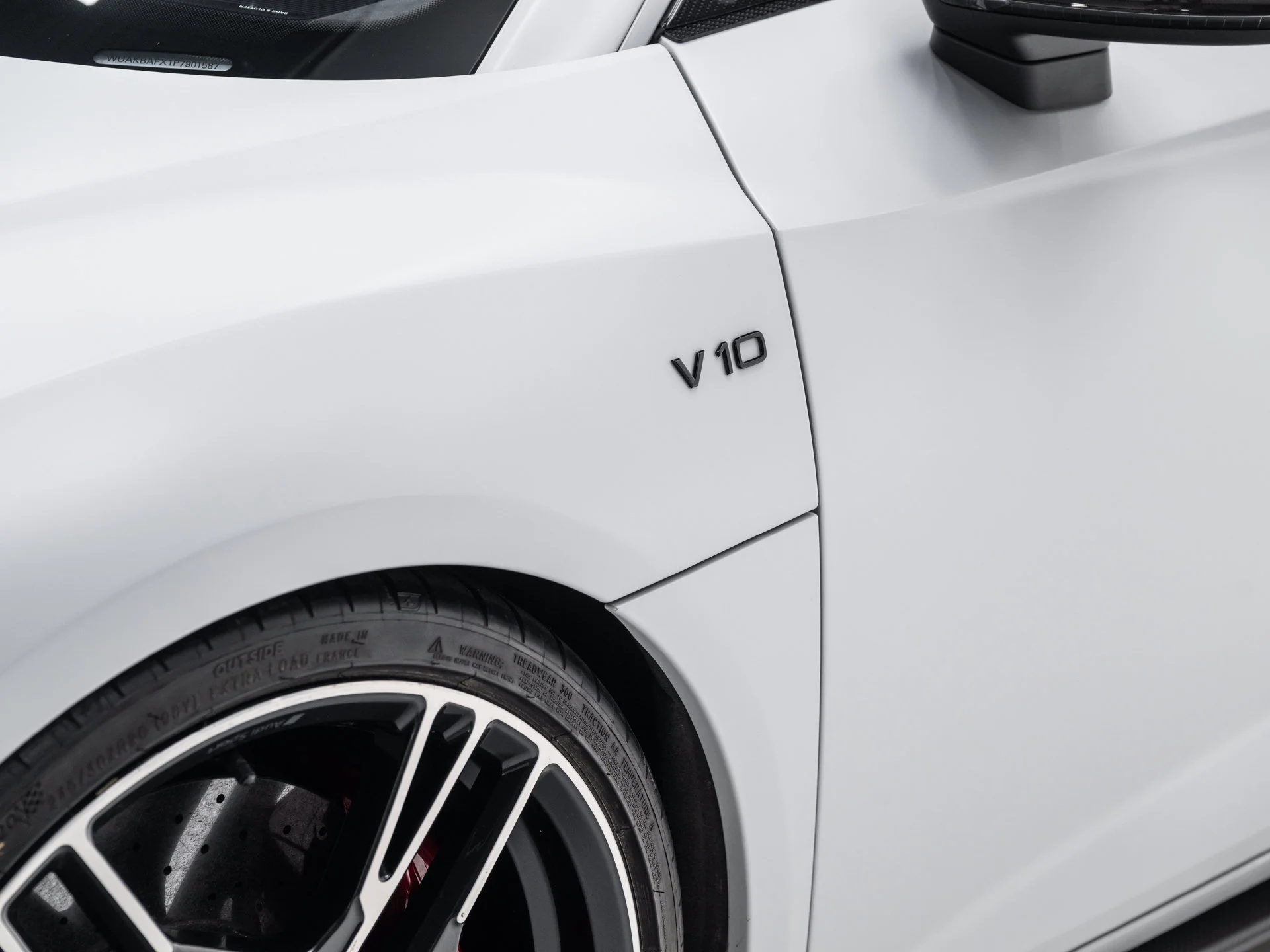 Used 2023 Suzuka Gray Metallic Audi V10 performance image 15