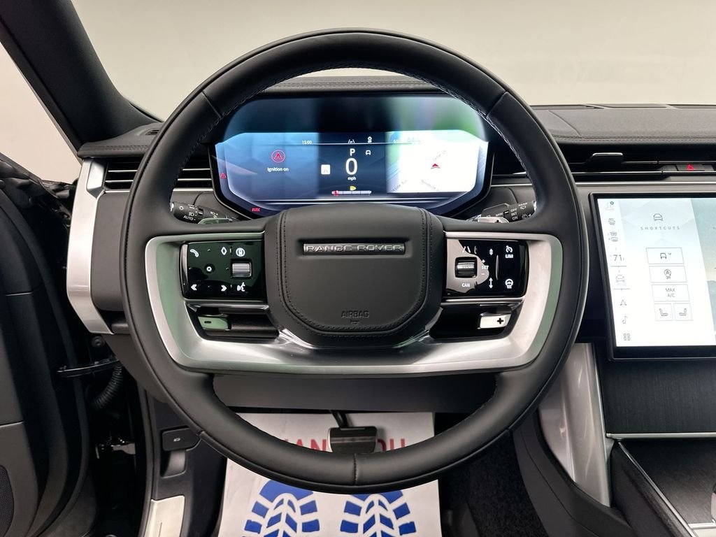 Used 2025  Land Rover SE image 19