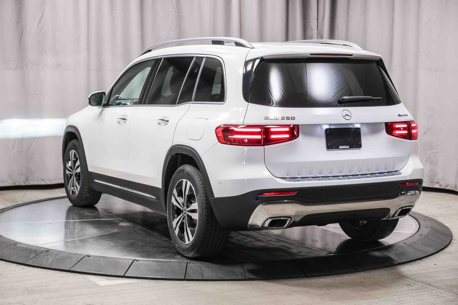 New 2026 Polar White Mercedes-Benz GLB 250 image 43