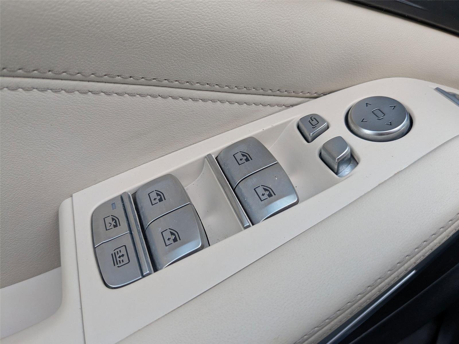 Used 2022 Arctic Grey Metallic BMW xDrive40i image 12