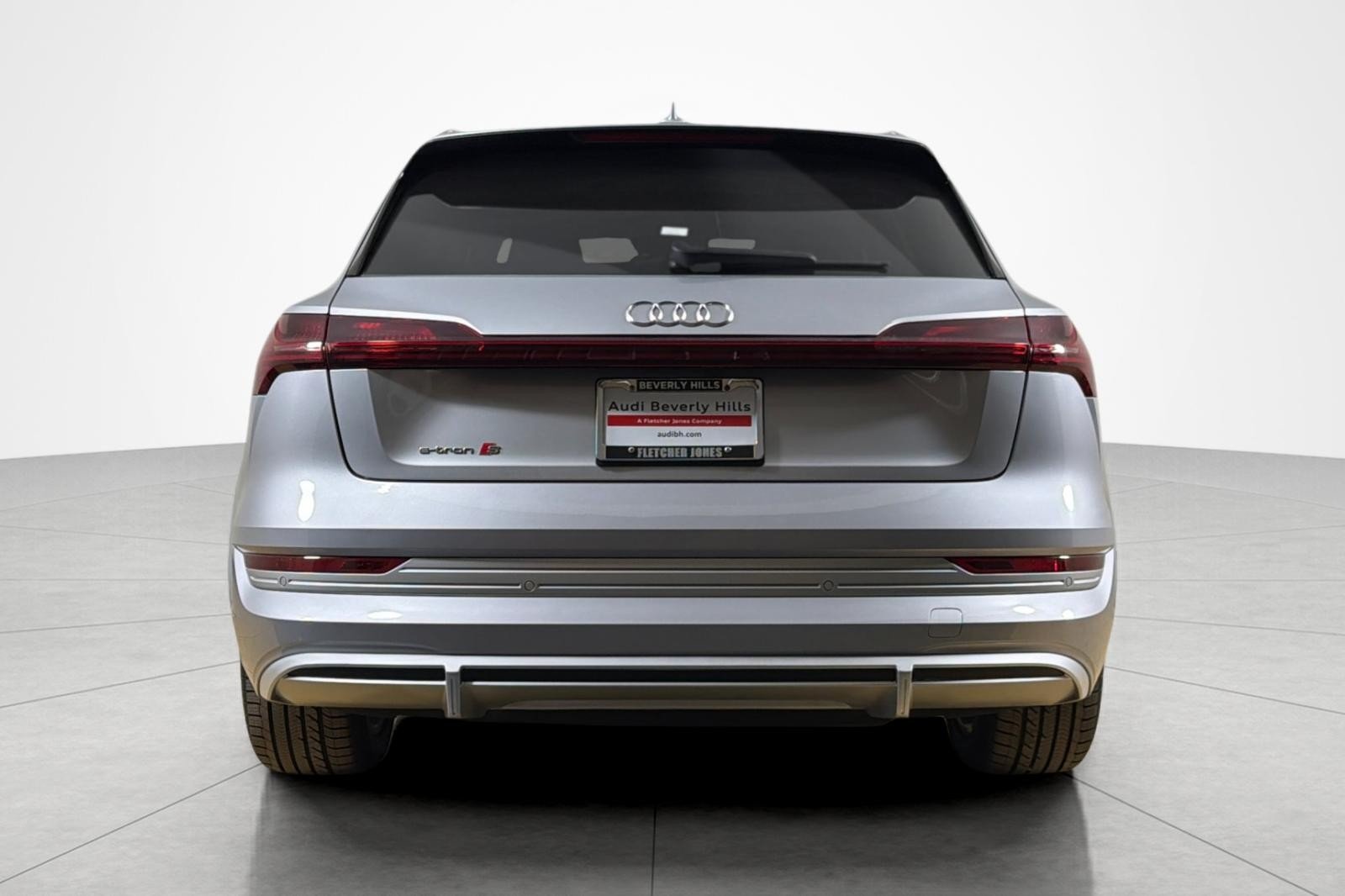 Used 2022 Florett Silver Metallic Audi Premium Plus quattro image 4