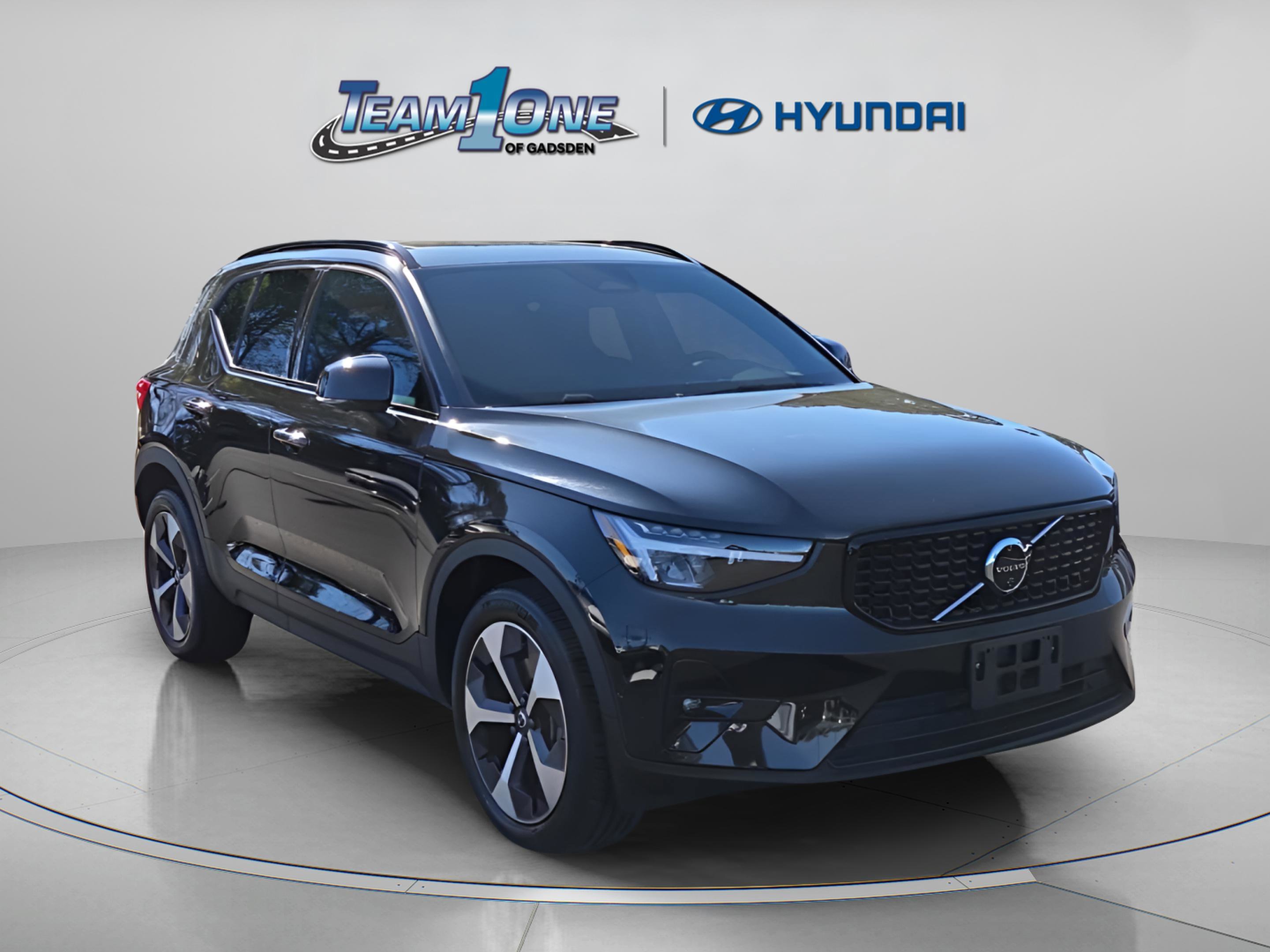 2025 Volvo XC40 B5 Plus Dark AWD's photo