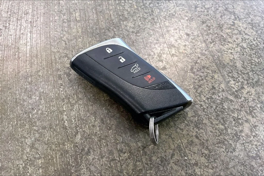 Used 2023  Lexus 350 image 11