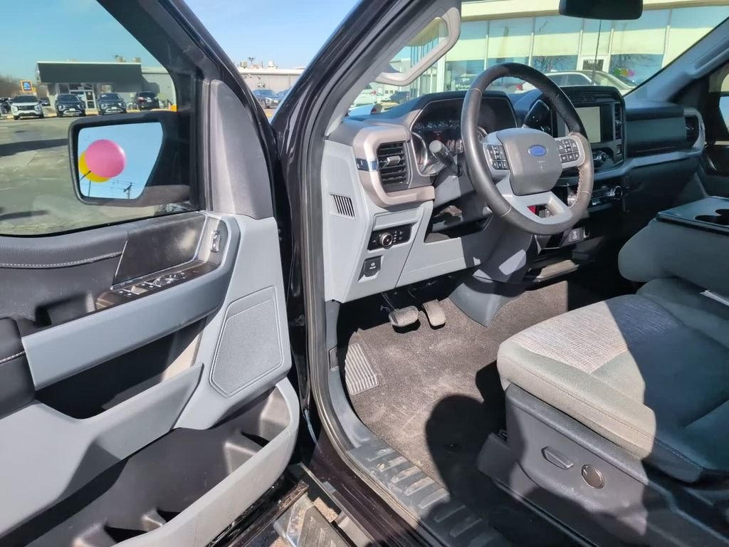 Used 2023 Black Ford XLT image 16