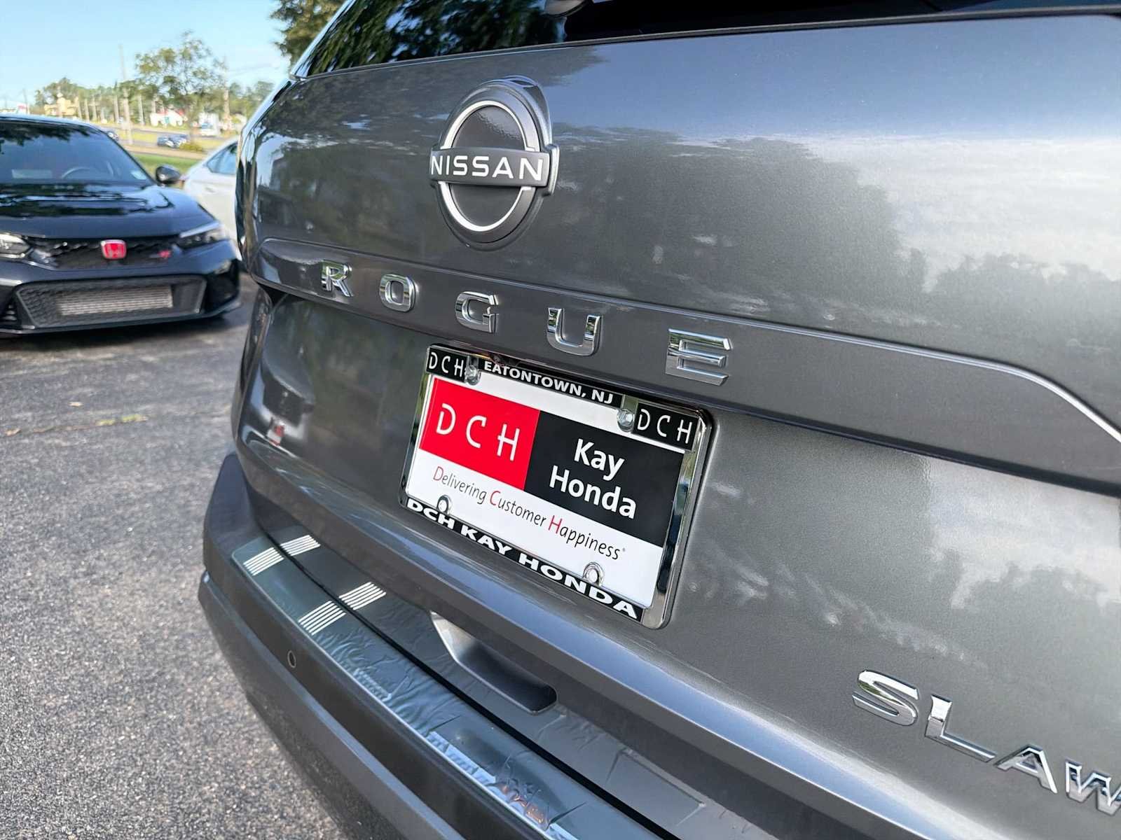 Used 2023 Gun Metallic Nissan SL image 18