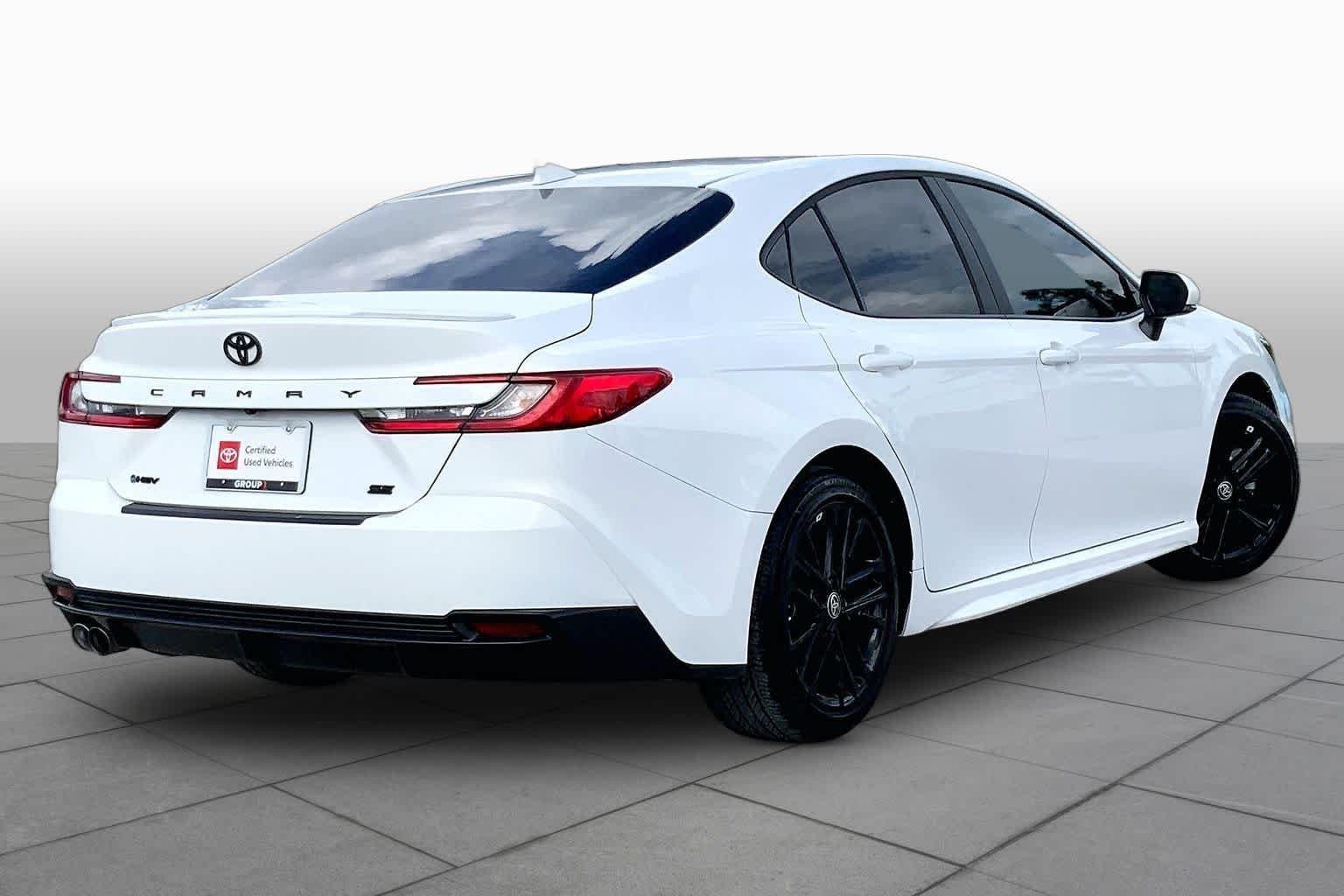 Used 2025 Ice Cap Toyota SE image 13