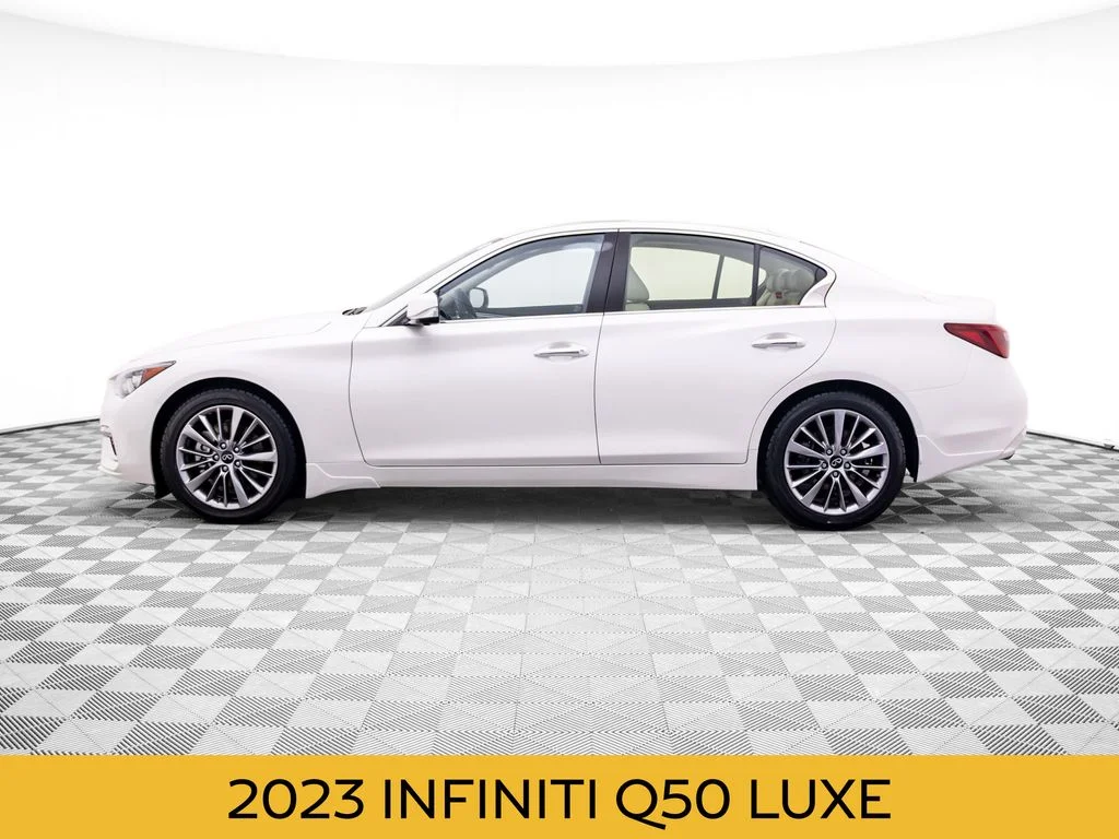Used 2023 White INFINITI LUXE image 2