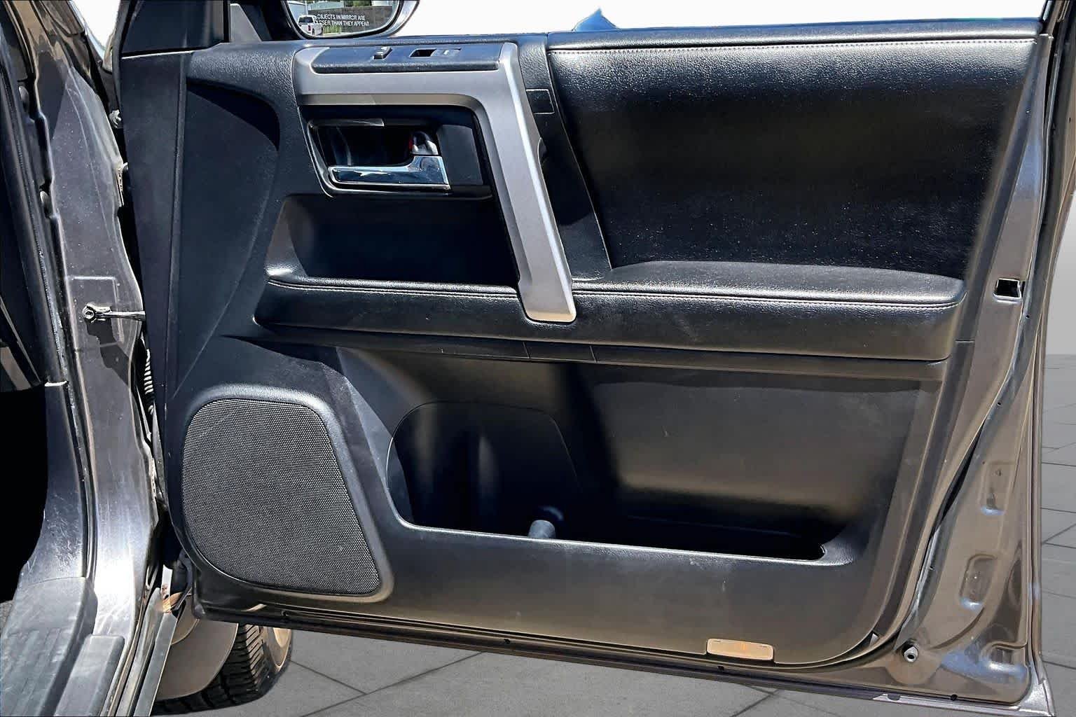 Used 2014 Magnetic Gray Metallic Toyota SR5 Premium image 20