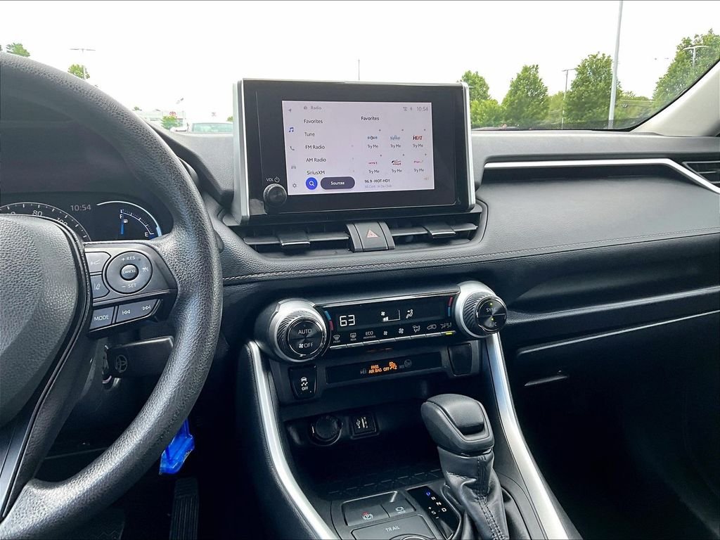 Used 2025 White Toyota LE image 18