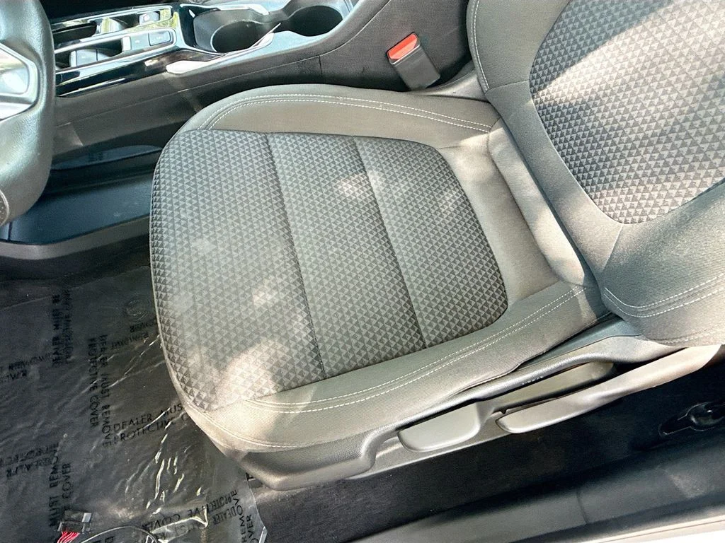Used 2022 White Chevrolet LT image 18