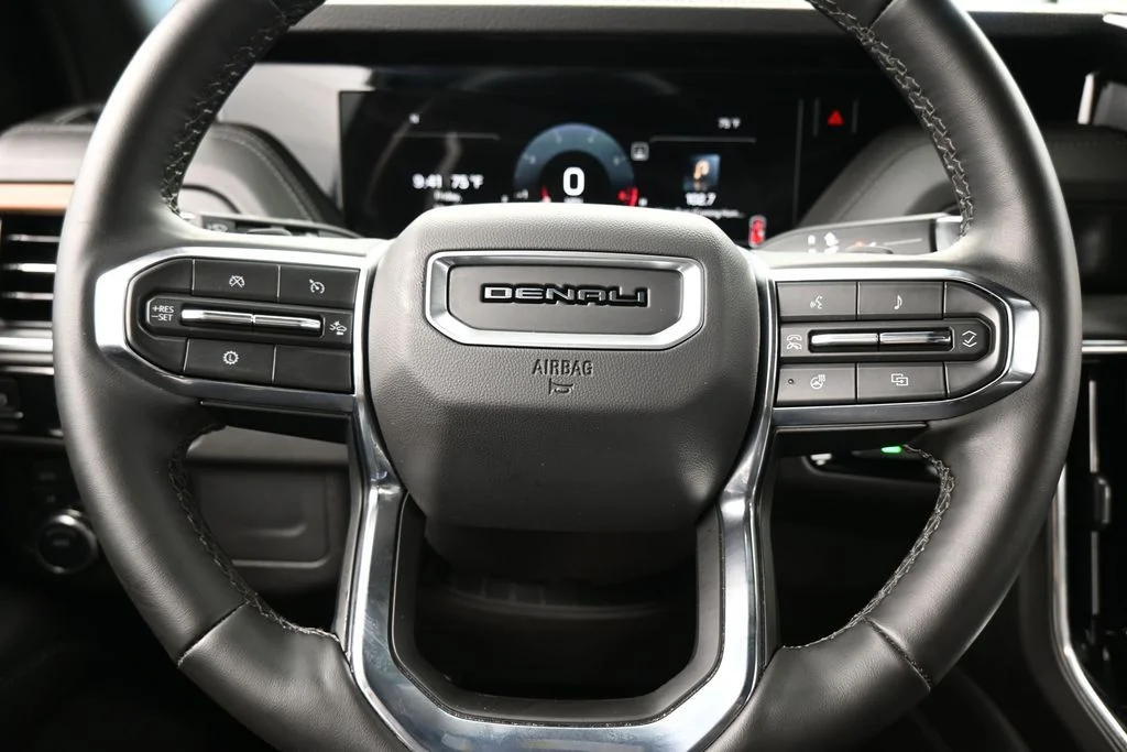 2025 GMC Yukon Denali - Photo 28