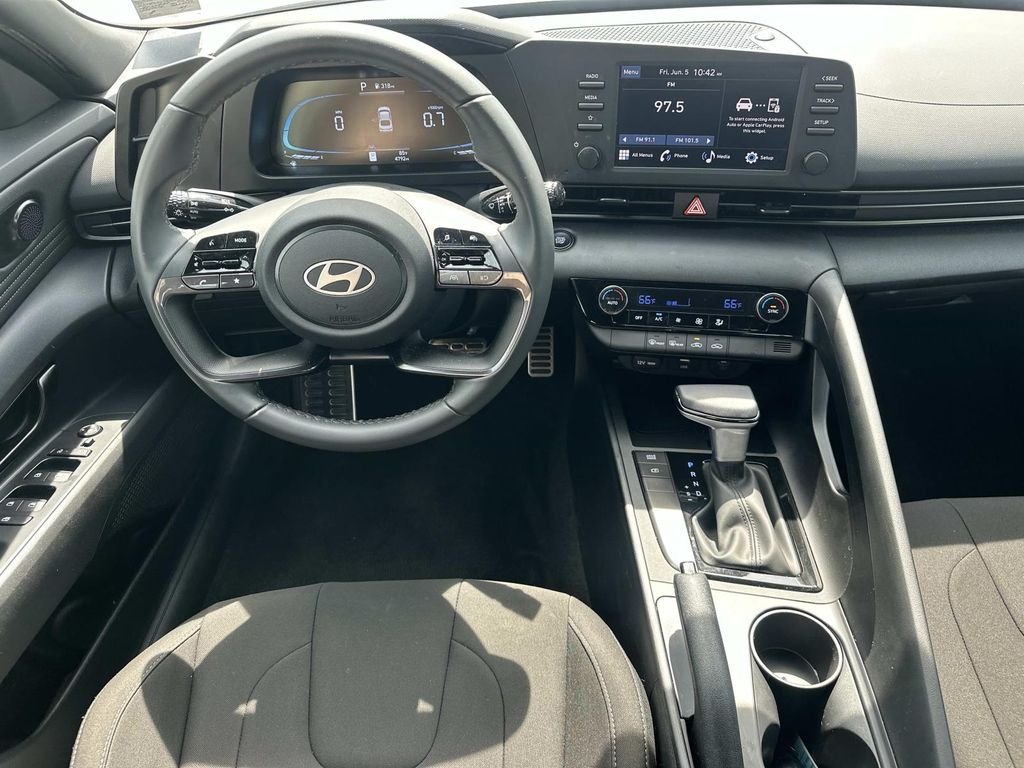 Certified Used 2025 White Hyundai SEL Sport image 18